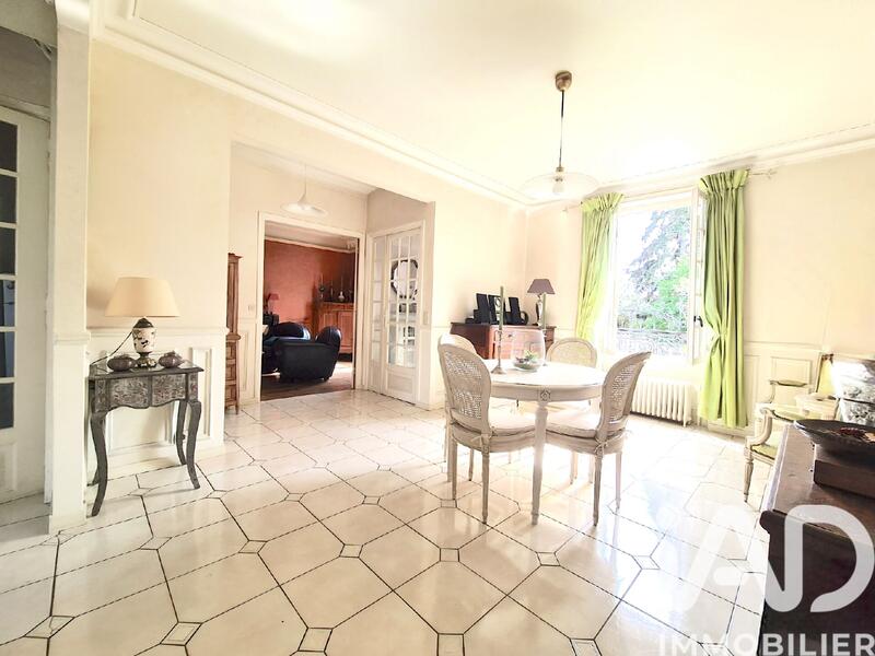 Maison - 180 m² - 11 pièces