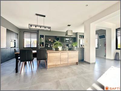 Maison - 212 m² - 8 pièces