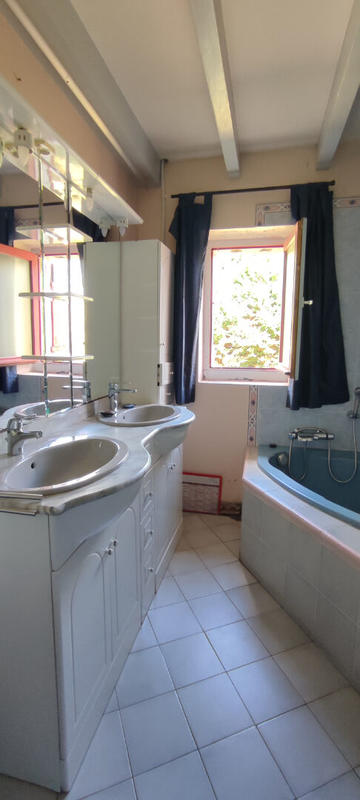 Maison - 236 m² - 7 pièces