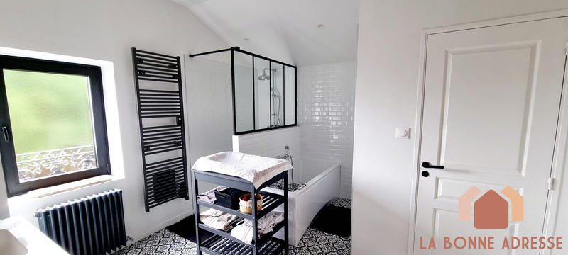 Maison - 251 m² - 7 pièces