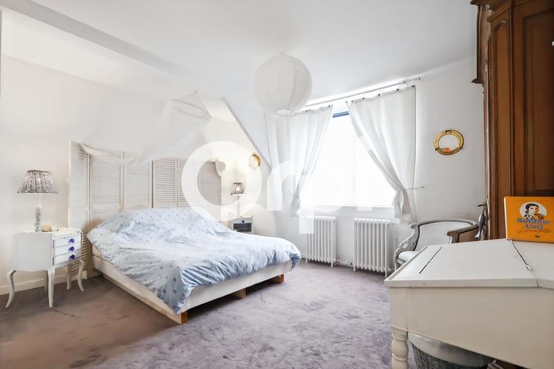 Maison de ville - 255 m² - 7 pièces