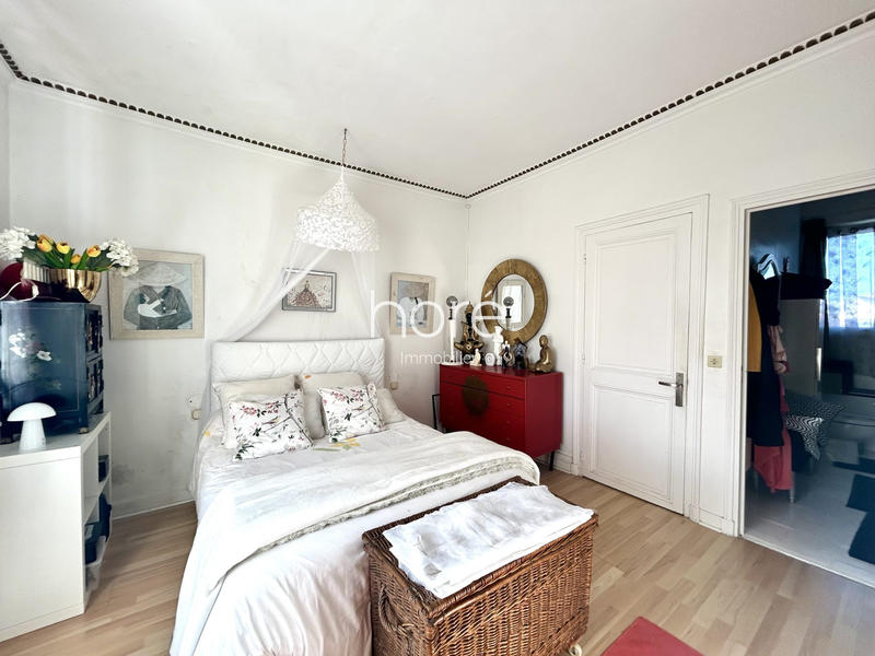 Maison - 210 m² - 12 pièces