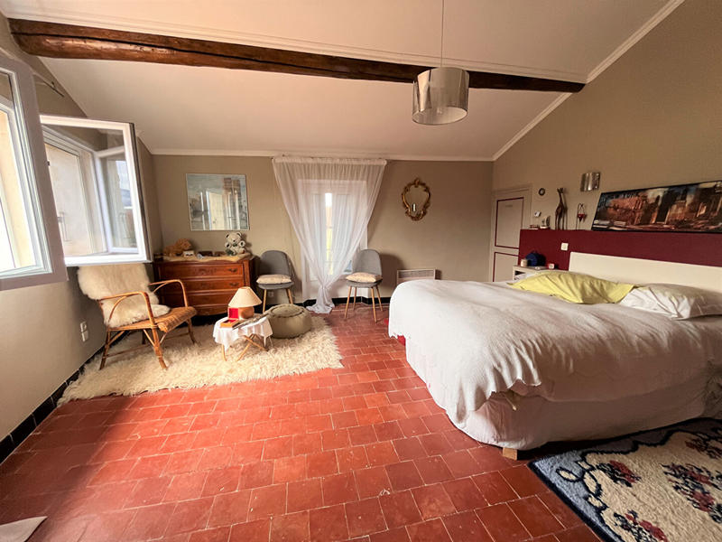 Maison - 235 m² - 7 pièces