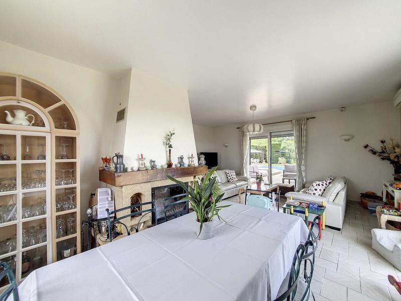 Maison - 260 m² - 8 pièces