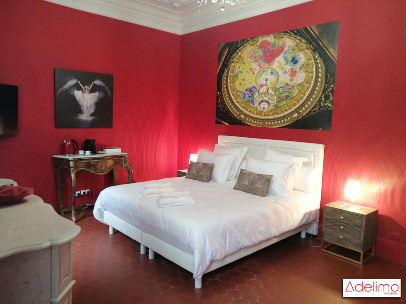 Maison - 408 m² - 12 pièces