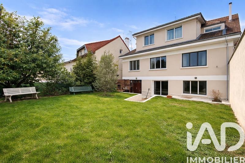 Maison - 180 m² - 8 pièces