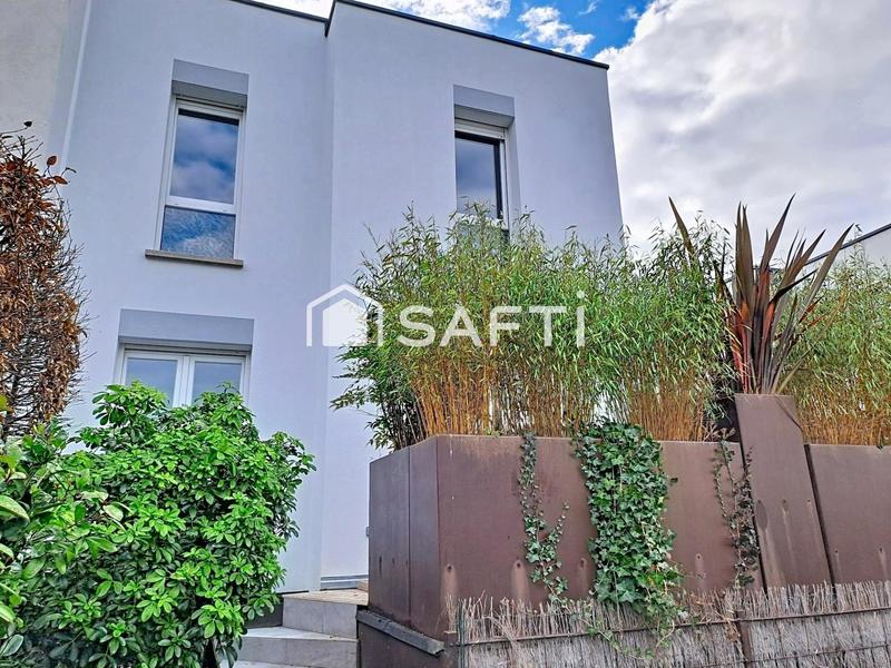 Maison - 93 m² - 5 pièces