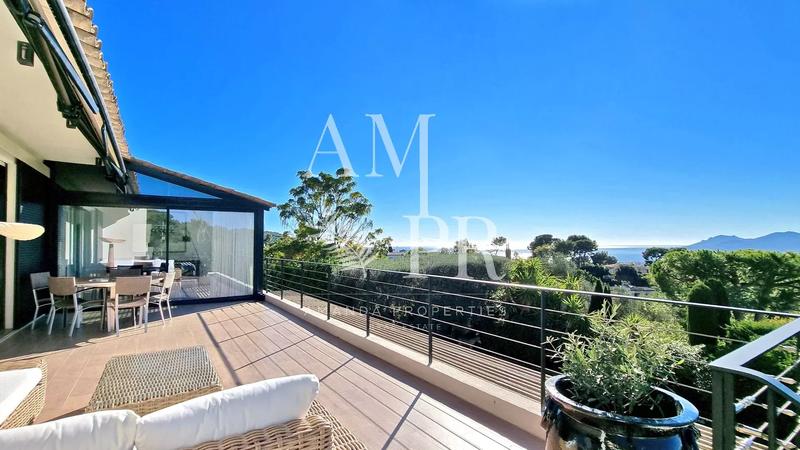 Propriété - 525 m² - 8 pièces