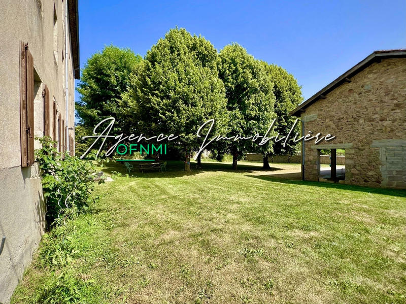 Maison - 846 m² - 26 pièces