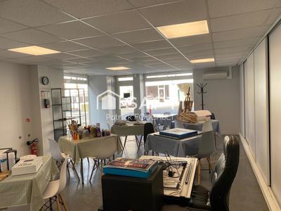 Local commercial - 155 m² - 3 pièces