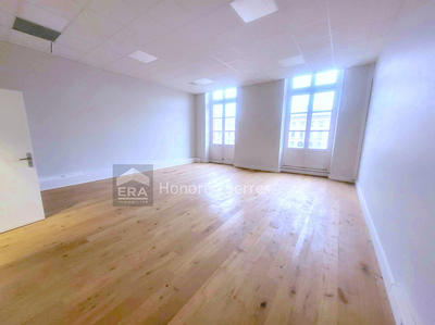 Appartement - 211 m² - 6 pièces