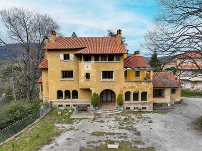 Maison - 421 m² - 14 pièces