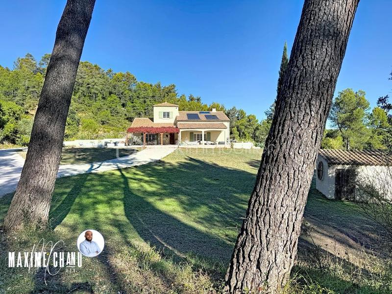 Propriété - 285 m² - 6 pièces