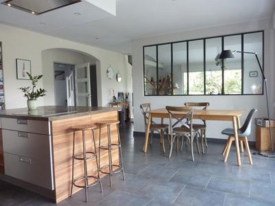 Maison - 207 m² - 9 pièces