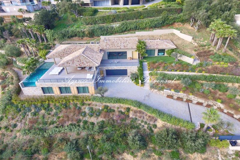 Maison contemporaine - 383 m² - 6 pièces