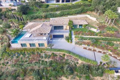 Maison contemporaine - 383 m² - 6 pièces