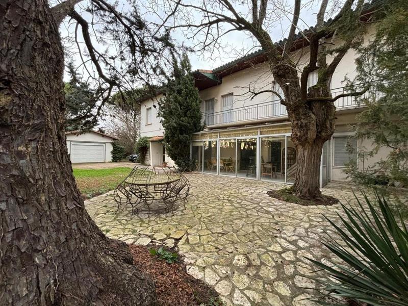 Villa - 268 m² - 7 pièces