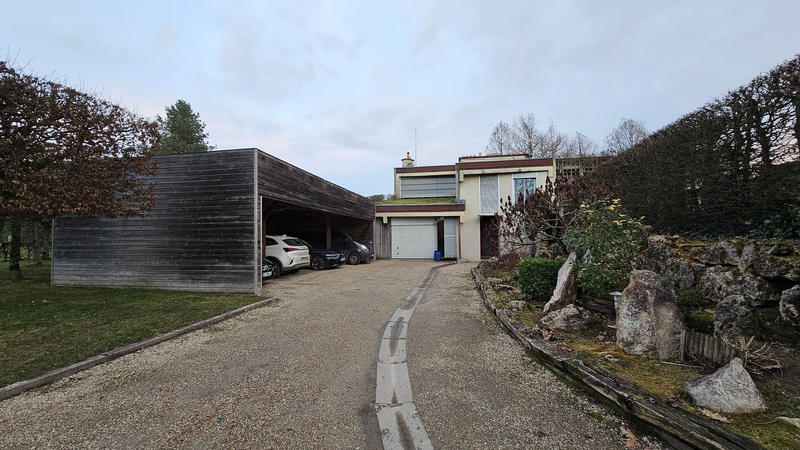 Maison contemporaine - 311 m² - 10 pièces