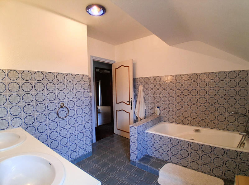 Maison - 213 m² - 6 pièces