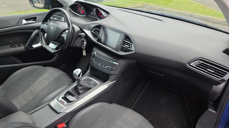 Peugeot 308 II 1.5 BlueHDi 130 Allure