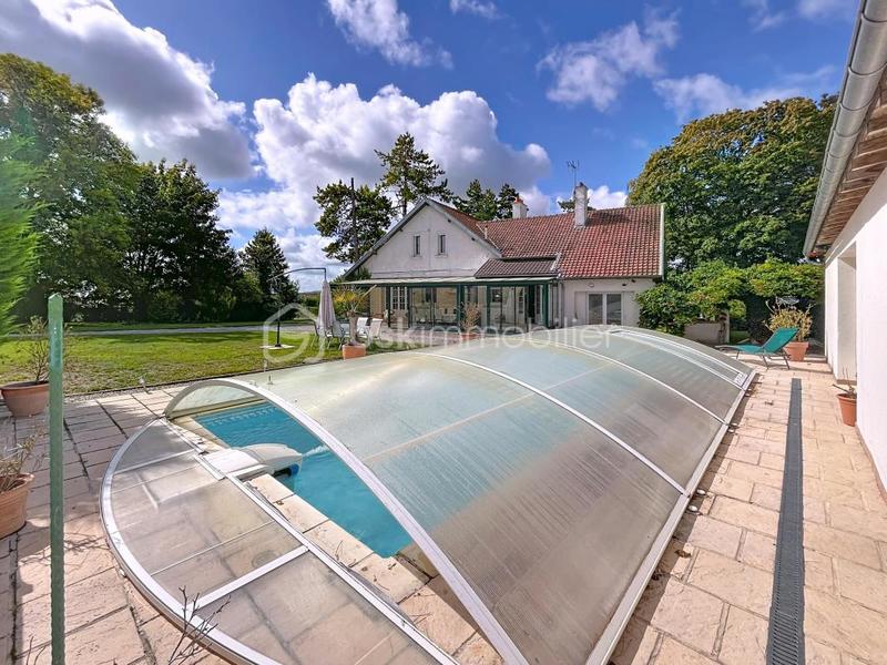 Pavillon - 210 m² - 8 pièces