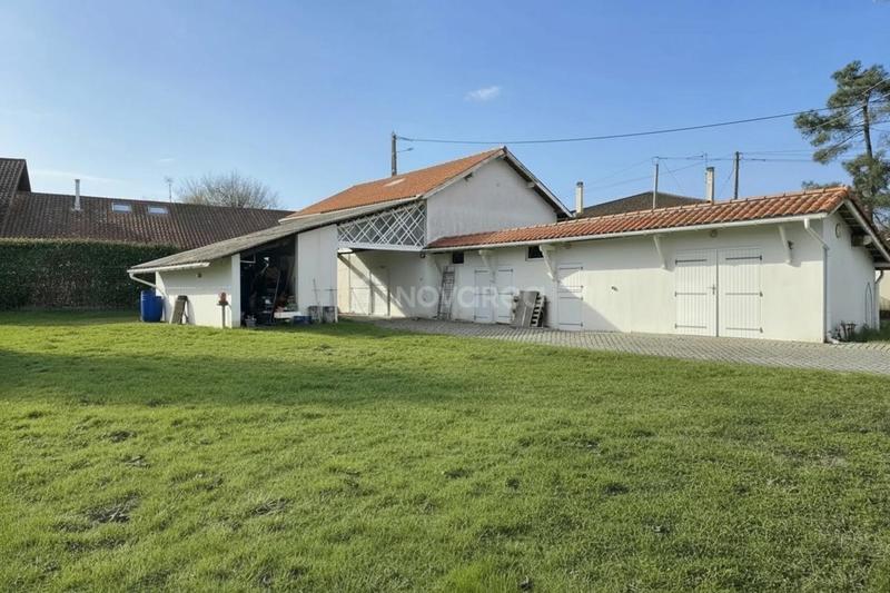 Maison - 222 m² - 7 pièces