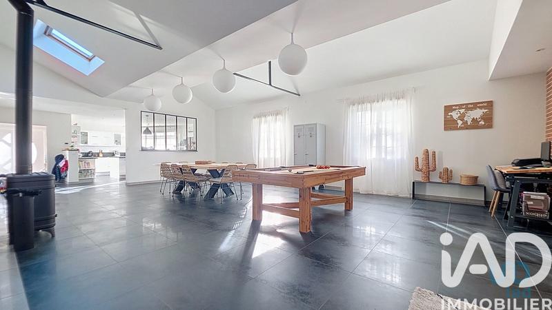 Maison - 239 m² - 9 pièces