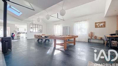 Maison - 239 m² - 9 pièces