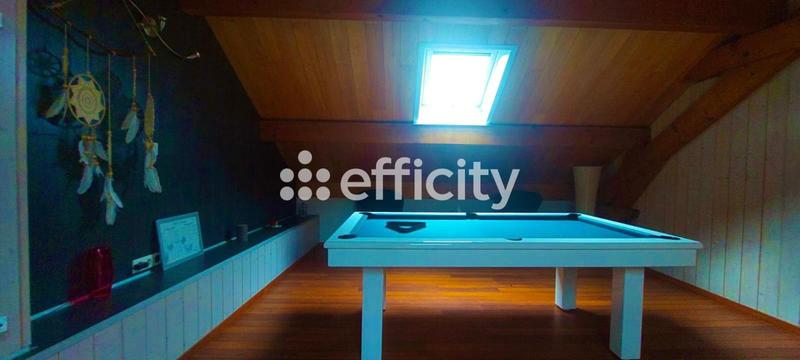 Maison - 213 m² - 9 pièces