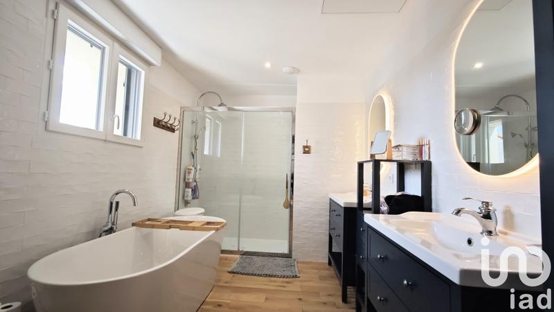 Maison - 240 m² - 10 pièces