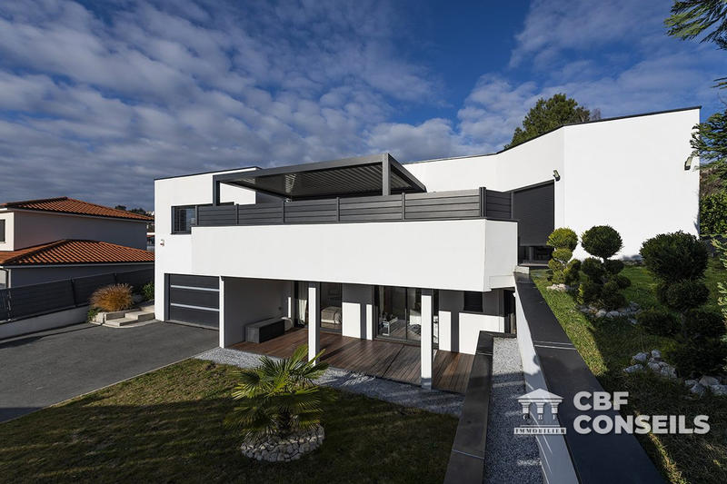 Villa - 247 m² - 7 pièces