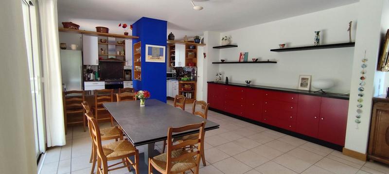 Maison - 240 m² - 8 pièces