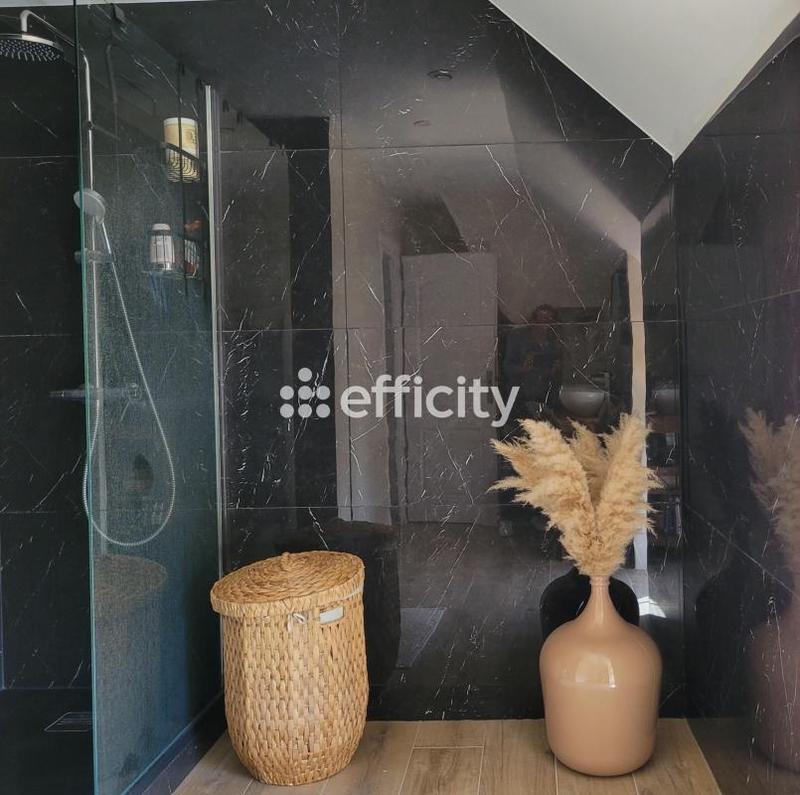 Maison - 181 m² - 6 pièces