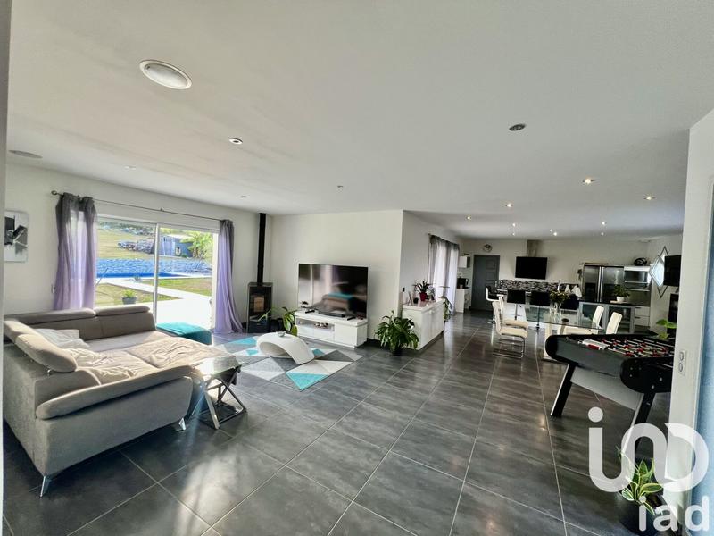 Maison - 140 m² - 5 pièces