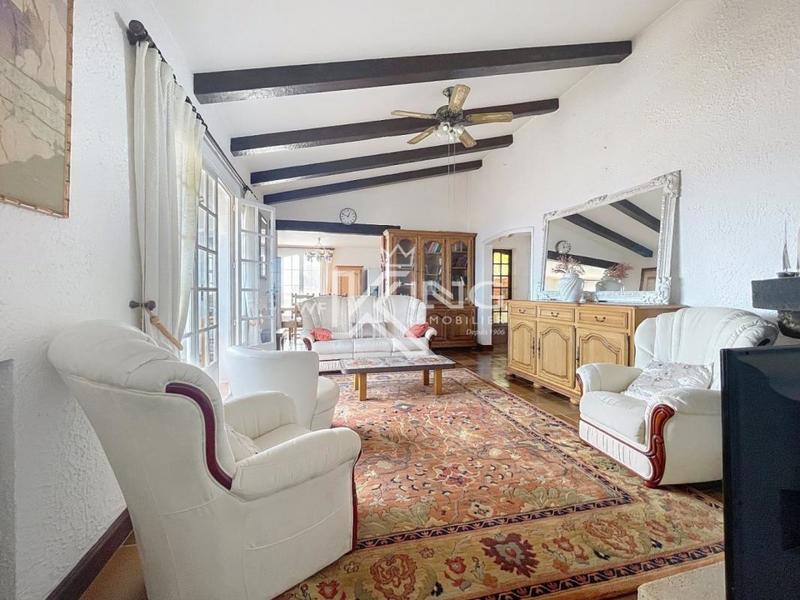 Villa - 212 m² - 6 pièces