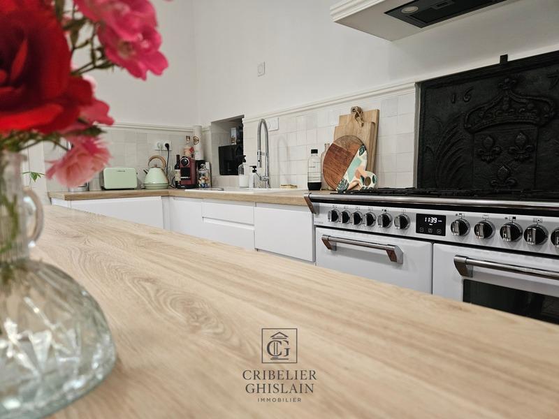 Demeure - 190 m² - 6 pièces