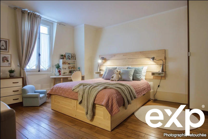 Maison - 220 m² - 11 pièces