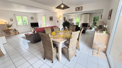 Maison - 255 m² - 8 pièces