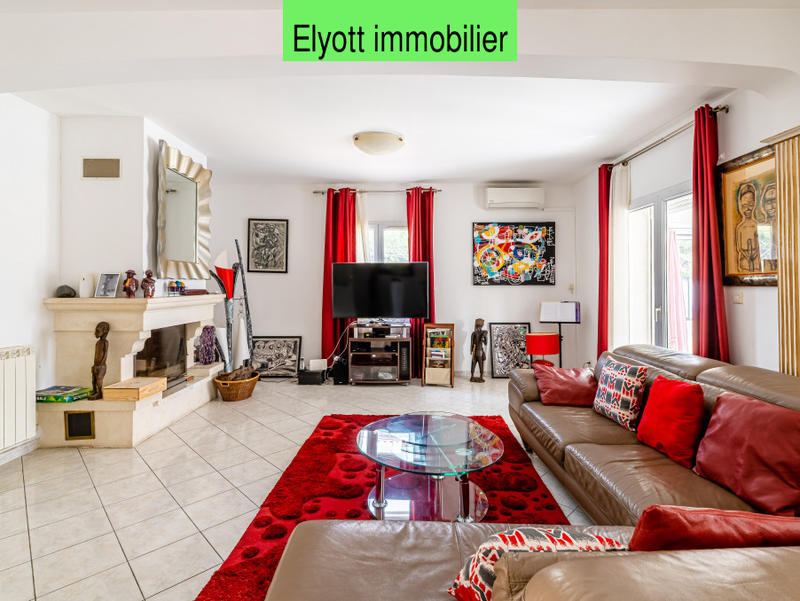 Maison - 232 m² - 12 pièces