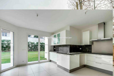 Maison - 250 m² - 9 pièces