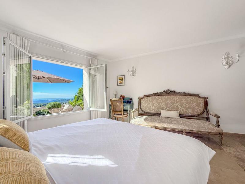 Maison - 250 m² - 6 pièces