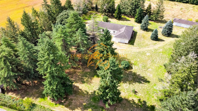 Maison - 243 m² - 8 pièces