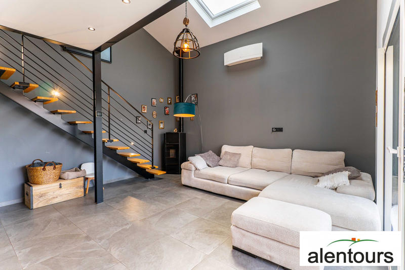 Maison - 92 m² - 5 pièces