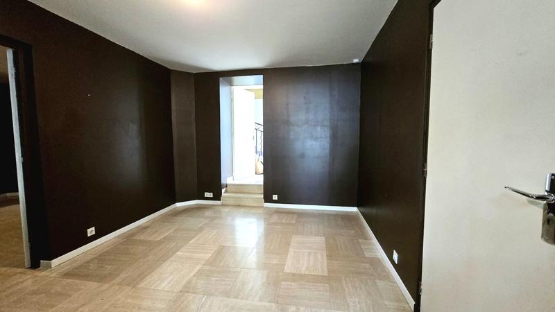 Maison - 384 m² - 11 pièces