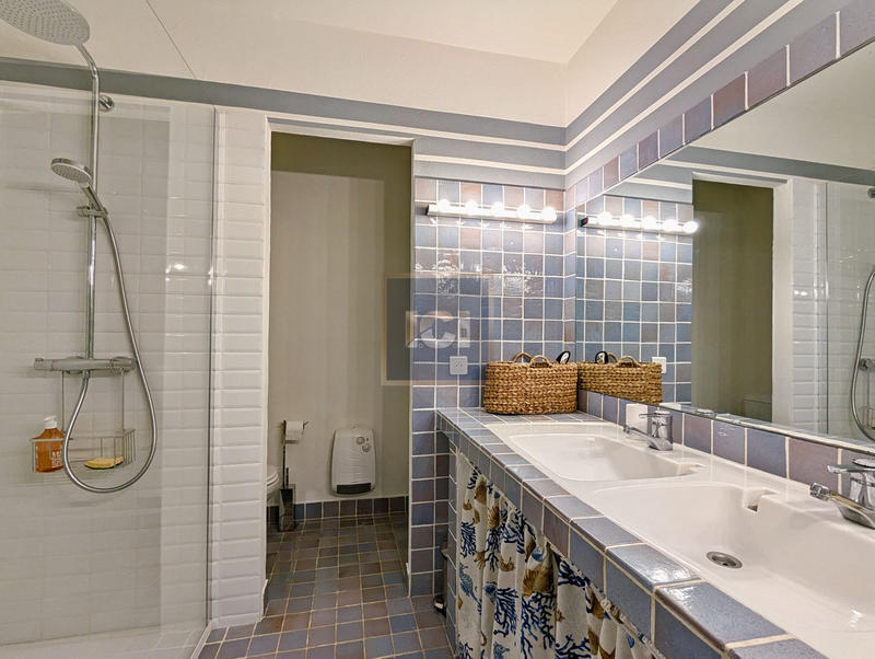 Villa - 279 m² - 8 pièces