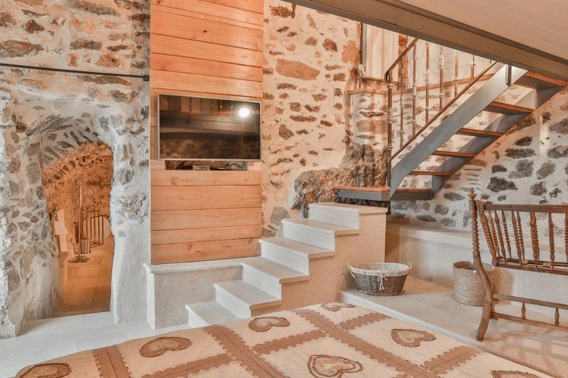 Propriété - 900 m² - 20 pièces