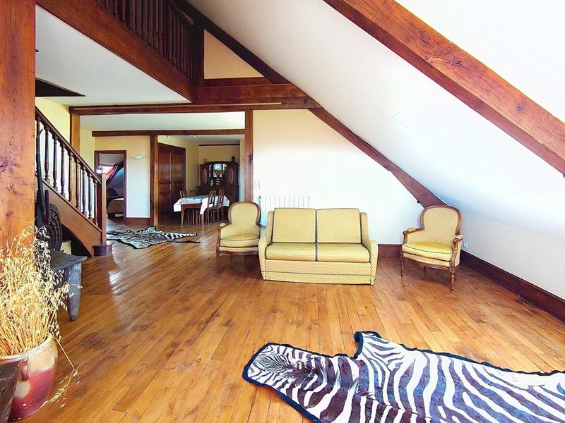 Maison - 246 m² - 8 pièces