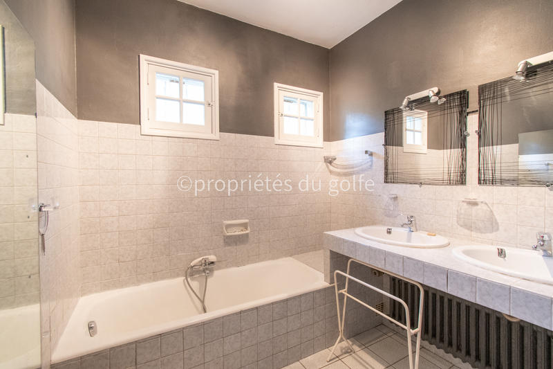 Maison - 216 m² - 5 pièces