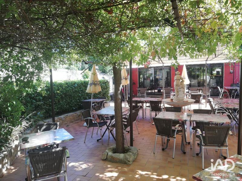 Local commercial - 242 m²