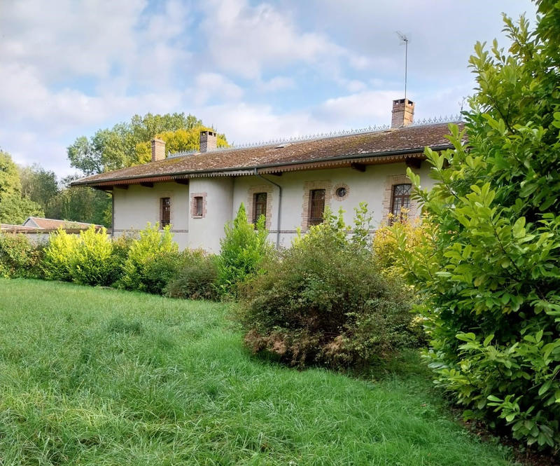Propriété - 341 m² - 10 pièces